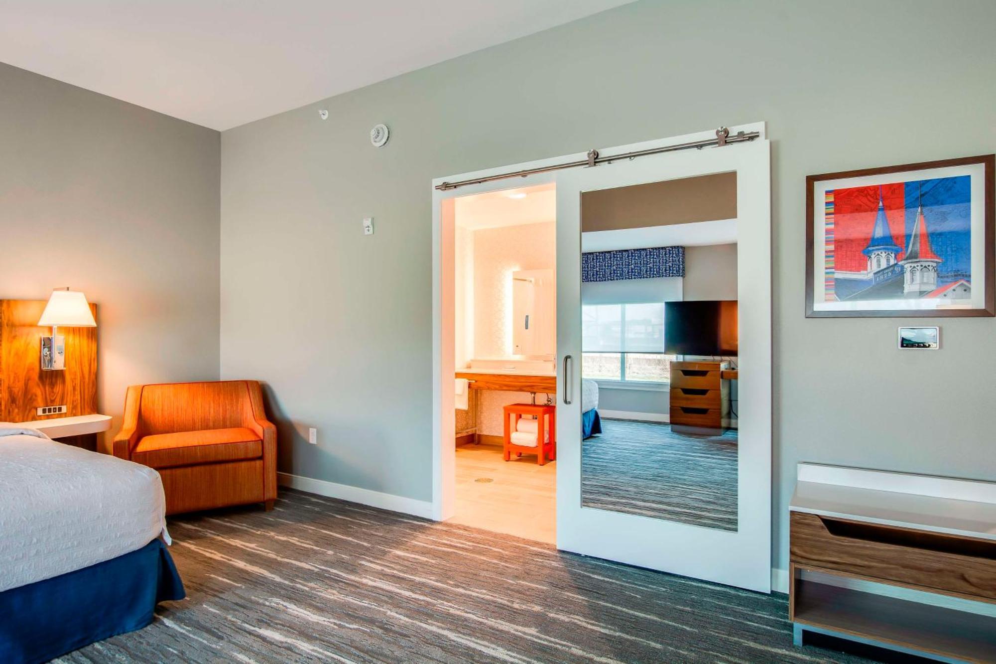 Hampton Inn & Suites By Hilton Louisville East Oxmoor Exterior photo