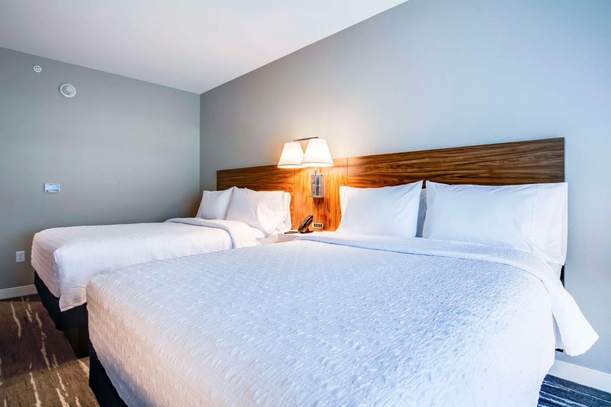 Hampton Inn & Suites By Hilton Louisville East Oxmoor Exterior photo